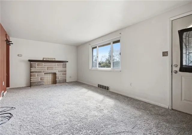 Photo 4 of Single family home for sale at 411 Parallel Ave, Carrick, PA 15210 | MLS# 1772285 | Listing updated on 2026-09-29