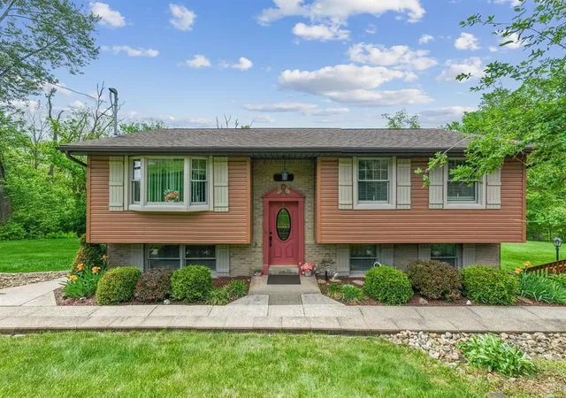 Photo 2 of Single family home for sale at 909 Our Way, North Huntingdon, PA 15642 | MLS# 1772553 | Listing updated on 2026-09-12