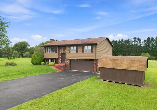 Photo 2 of Single family home for sale at 457 Mount Nebo Church Rd, East Huntingdon, PA 15683 | MLS# 1772527 | Listing updated on 2026-09-14