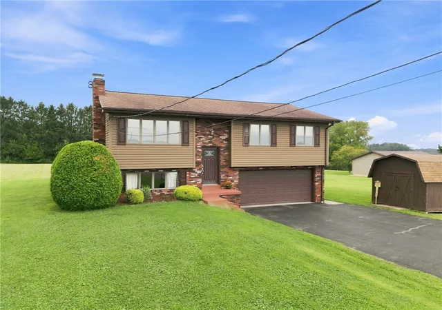 Photo 3 of Single family home for sale at 457 Mount Nebo Church Rd, East Huntingdon, PA 15683 | MLS# 1772527 | Listing updated on 2026-09-14
