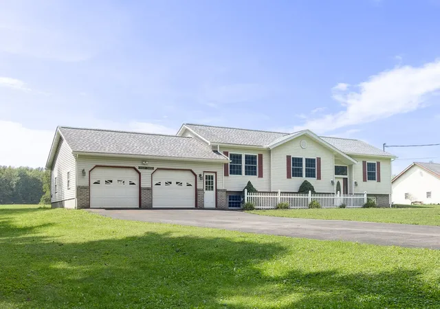 Photo 1 of Sale Pending at 1000 Shady Ln Rd, Pulaski Twp, PA 16143 | MLS# 1772563 | Listing updated on 2026-09-05