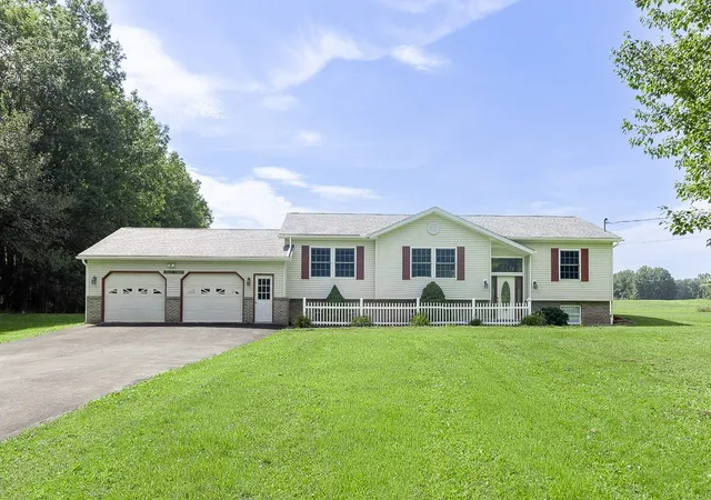 Photo 2 of Sale Pending at 1000 Shady Ln Rd, Pulaski Twp, PA 16143 | MLS# 1772563 | Listing updated on 2026-09-05