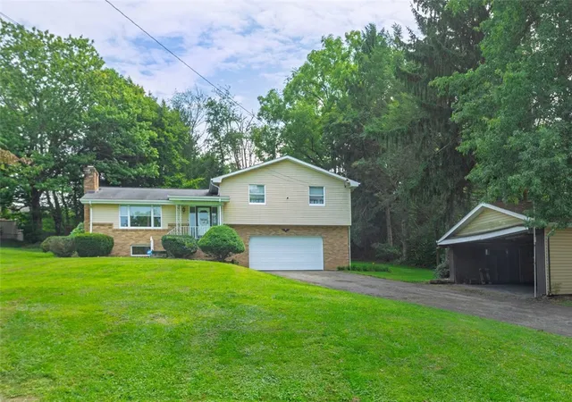 Photo 2 of Single family home for sale at 934 Old State Route 66, City Of Greensburg, PA 15601 | MLS# 1772564 | Listing updated on 2026-09-11