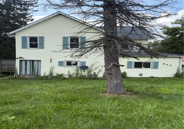 Photo 1 of Single family home for sale at 900 W 4th Avenue, Derry Boro, PA 15627 | MLS# 1772489 | Listing updated on 2026-09-02
