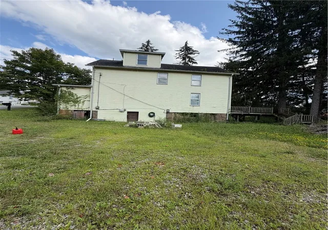 Photo 4 of Single family home for sale at 900 W 4th Avenue, Derry Boro, PA 15627 | MLS# 1772489 | Listing updated on 2026-09-02