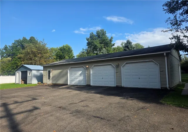 Photo 3 of Single family home for sale at 113 Danko Ln, Hempfield Twp, PA 15601 | MLS# 1772474 | Listing updated on 2026-09-04