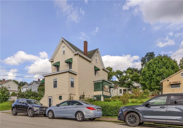 Photo 2 of Single family home for sale at 421 Highland, City Of Greensburg, PA 15601 | MLS# 1772572 | Listing updated on 2026-09-30