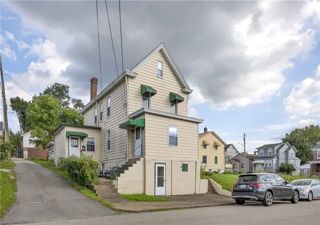 Photo 3 of Single family home for sale at 421 Highland, City Of Greensburg, PA 15601 | MLS# 1772572 | Listing updated on 2026-09-30