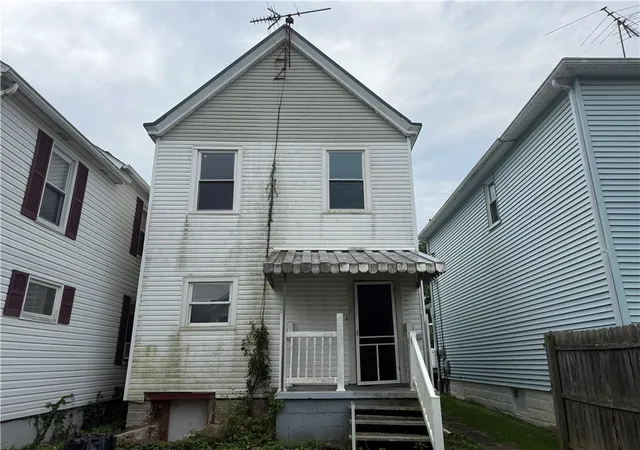 Photo 2 of Single family home for sale at 105 18th Street, Vandergrift, PA 15690 | MLS# 1772448 | Listing updated on 2026-09-02