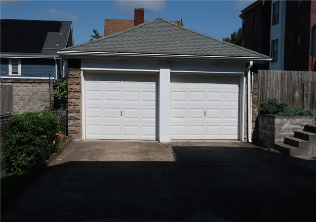 Photo 3 of Single family home for sale at 1250 Goe Ave, Brighton Heights, PA 15212 | MLS# 1772418 | Listing updated on 2026-09-14