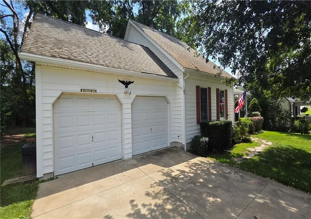 Photo 2 of Sale Pending at 525 Davis Ave, Somerset Boro, PA 15501 | MLS# 1772606 | Listing updated on 2026-09-08