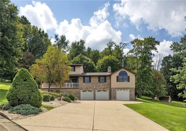 Photo 2 of Single family home for sale at 123 Maryland Pl, Jeannette, PA 15644 | MLS# 1772322 | Listing updated on 2026-09-09
