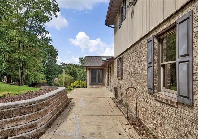 Photo 4 of Single family home for sale at 123 Maryland Pl, Jeannette, PA 15644 | MLS# 1772322 | Listing updated on 2026-09-09