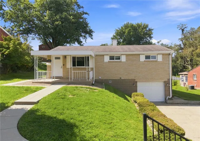 Photo 1 of Single family home for sale at 718 Illini Dr, Monroeville, PA 15146 | MLS# 1772367 | Listing updated on 2026-10-15