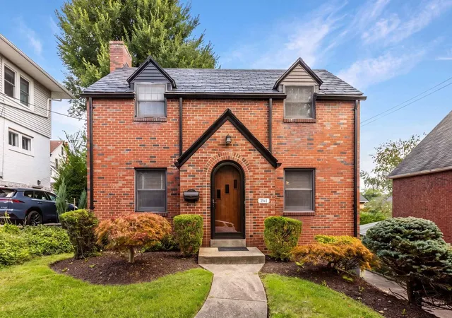 Photo 1 of Single family home for sale at 261 Ashland Ave, Mt Lebanon, PA 15228 | MLS# 1772629 | Listing updated on 2026-09-28