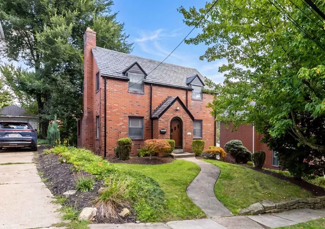 Photo 3 of Single family home for sale at 261 Ashland Ave, Mt Lebanon, PA 15228 | MLS# 1772629 | Listing updated on 2026-09-28