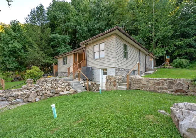 Photo 1 of Single family home for sale at 1571 Darlington Rd, Ligonier Twp, PA 15658 | MLS# 1772481 | Listing updated on 2026-09-02