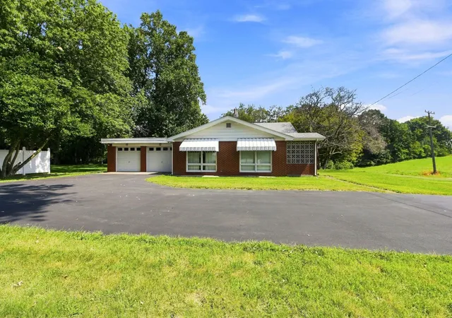 Photo 3 of Single family home for sale at 2525 Harrison City Rd, Murrysville, PA 15632 | MLS# 1772686 | Listing updated on 2026-09-14