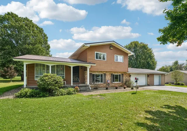 Photo 1 of Single family home for sale at 1104 Greenfield Rd, Lackawannock Twp, PA 16148 | MLS# 1772698 | Listing updated on 2026-09-19
