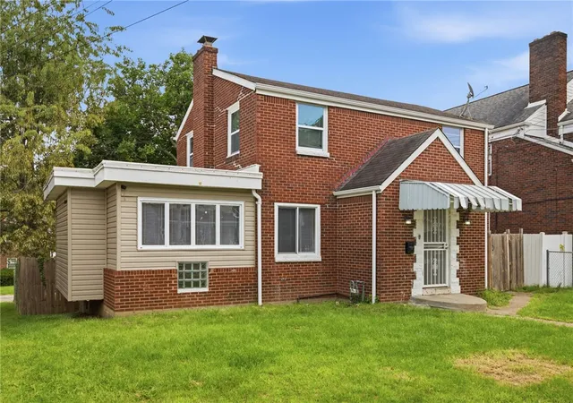 Photo 2 of Single family home for sale at 1025 Washington St, Mc Keesport, PA 15132 | MLS# 1772703 | Listing updated on 2026-09-08
