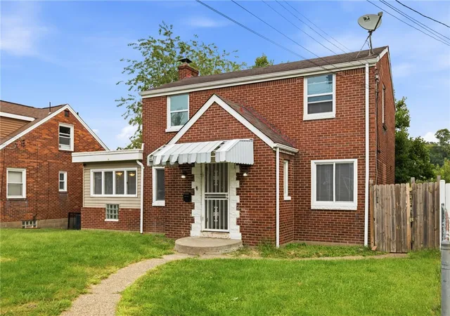 Photo 3 of Single family home for sale at 1025 Washington St, Mc Keesport, PA 15132 | MLS# 1772703 | Listing updated on 2026-09-08