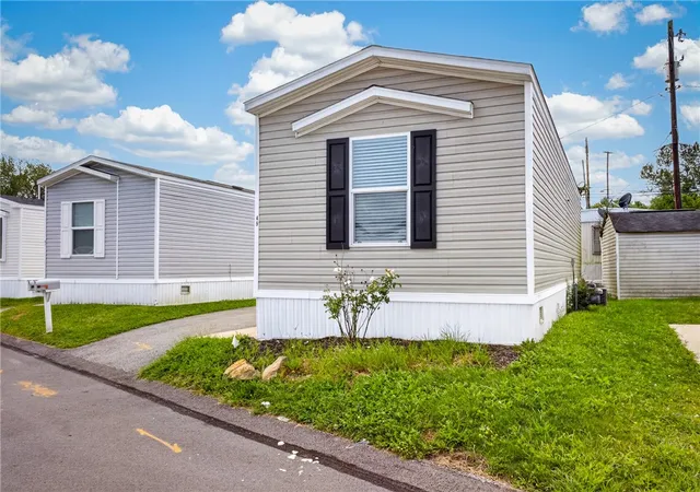 Photo 3 of Manufactured home for sale at 49 Imperial Ave, Canton Twp, PA 15301 | MLS# 1772682 | Listing updated on 2026-09-02