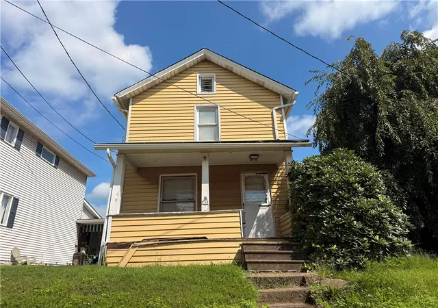 Photo 1 of Single family home for sale at 732 Clover Ave, Ellwood City, PA 16117 | MLS# 1770920 | Listing updated on 2026-09-02