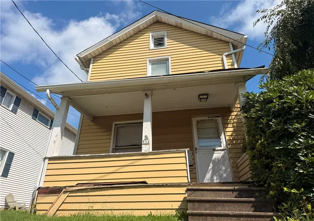 Photo 2 of Single family home for sale at 732 Clover Ave, Ellwood City, PA 16117 | MLS# 1770920 | Listing updated on 2026-09-02