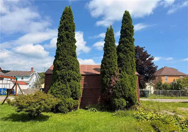 Photo 4 of Single family home for sale at 732 Clover Ave, Ellwood City, PA 16117 | MLS# 1770920 | Listing updated on 2026-09-02