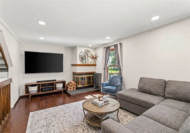 Photo 4 of Townhouse for sale at 1107 Valleyview Dr, Cecil, PA 15055 | MLS# 1772641 | Listing updated on 2026-09-08