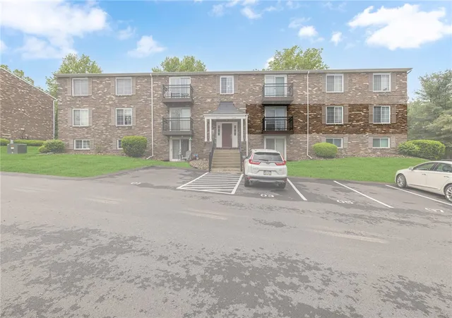 Photo 2 of Condo for sale at 6215 Patrick Henry Dr, Hopewell Twp, PA 15001 | MLS# 1772714 | Listing updated on 2026-09-16