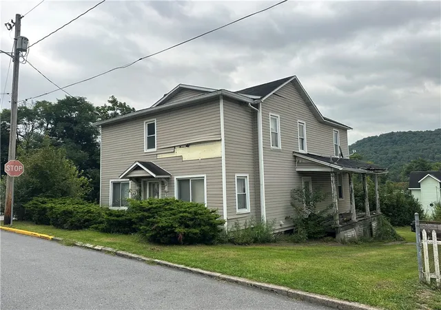 Photo 2 of Single family home for sale at 109 3rd Street, Johnstown, PA 15909 | MLS# 1772733 | Listing updated on 2026-09-08