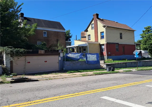 Photo 3 of Single family home for sale at 5201 Glenwwod Ave, Hazelwood, PA 15207 | MLS# 1772710 | Listing updated on 2026-10-04