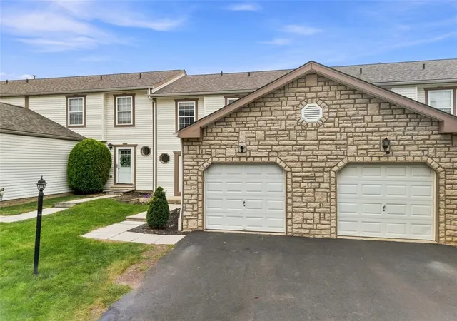 Photo 3 of Townhouse for sale at 203 Pine Valley Dr, Imperial, PA 15126 | MLS# 1772707 | Listing updated on 2026-09-18