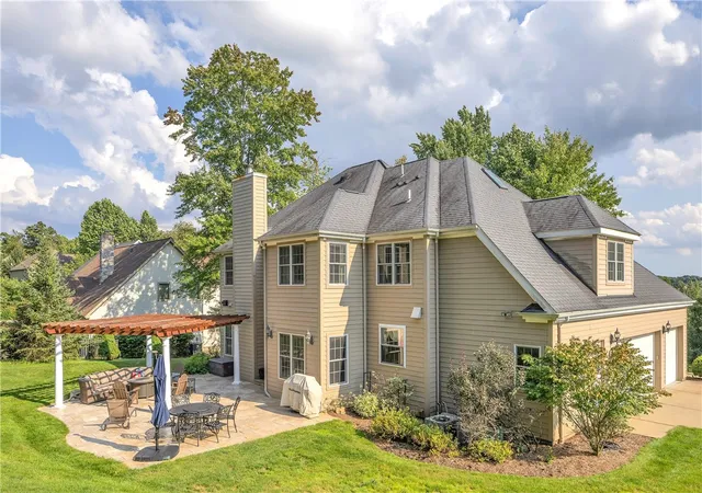 Photo 4 of Single family home for sale at 824 Mount Pleasant Rd, Pine Twp, PA 16046 | MLS# 1770805 | Listing updated on 2026-09-20