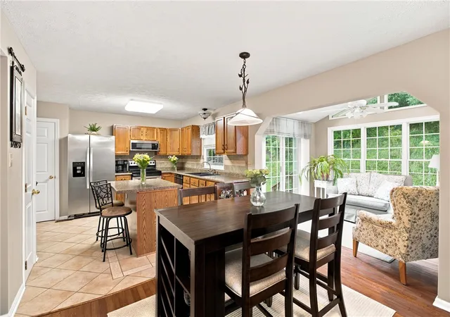 Photo 4 of Sale Pending at 1033 Robinwood Dr, South Park, PA 15129 | MLS# 1772731 | Listing updated on 2026-09-09