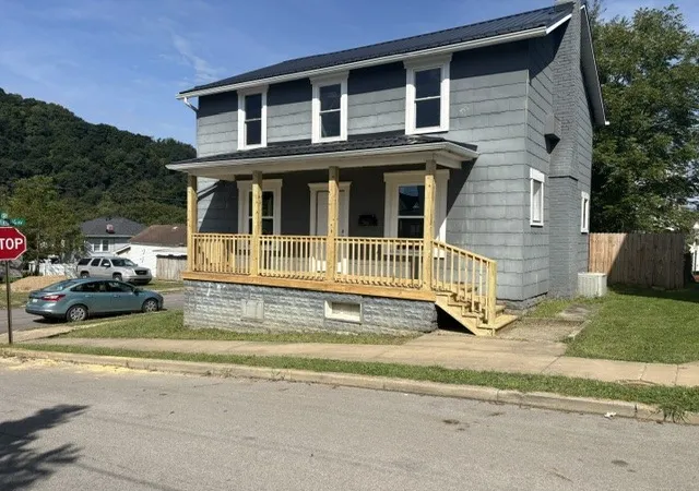 Photo 2 of Single family home for sale at 500 N 6th Street, Apollo Boro, PA 15613 | MLS# 1772750 | Listing updated on 2026-09-11