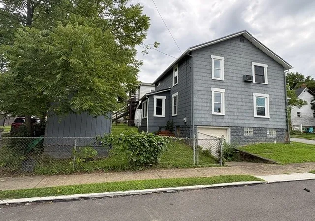 Photo 3 of Single family home for sale at 500 N 6th Street, Apollo Boro, PA 15613 | MLS# 1772750 | Listing updated on 2026-09-11