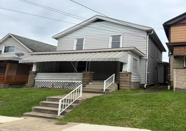 Photo 2 of Single family home for sale at 526 Longfellow St, Vandergrift, PA 15690 | MLS# 1772761 | Listing updated on 2026-09-30