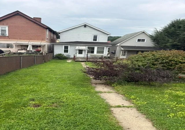 Photo 3 of Single family home for sale at 526 Longfellow St, Vandergrift, PA 15690 | MLS# 1772761 | Listing updated on 2026-09-30