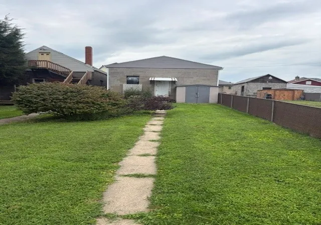 Photo 3 of Single family home for sale at 526 Longfellow St, Vandergrift, PA 15690 | MLS# 1772761 | Listing updated on 2026-09-30