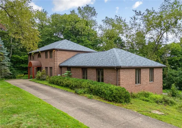 Photo 1 of Single family home for sale at 5 Fairview St, Leet Twp, PA 15143 | MLS# 1772683 | Listing updated on 2026-09-10