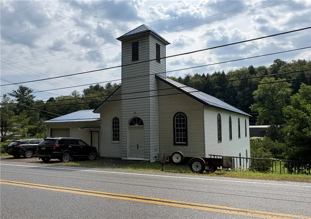 Photo 1 of Single family home for sale at 136 Main St, Punxsutawney Area School District, PA 15711 | MLS# 1772764 | Listing updated on 2026-10-02