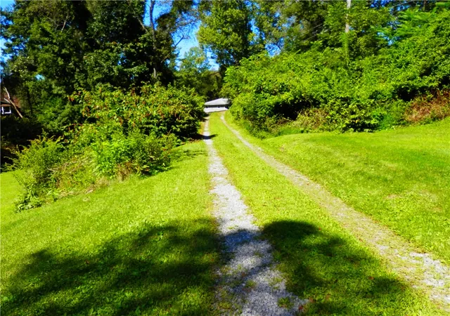 Photo 4 of Single family home for sale at 4712 Shearsburg Rd, Allegheny Twp, PA 15068 | MLS# 1772525 | Listing updated on 2026-09-16
