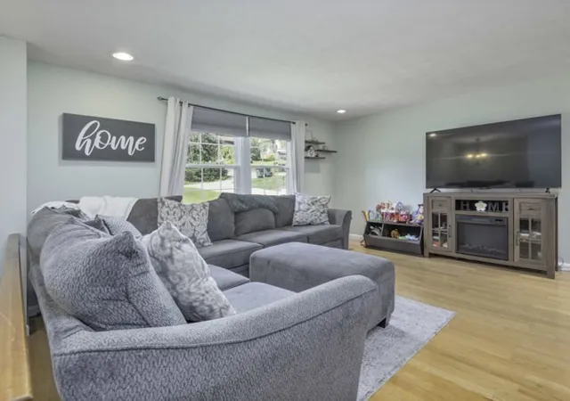 Photo 3 of Single family home for sale at 127 W Fair Meadows Dr, North Strabane, PA 15317 | MLS# 1772774 | Listing updated on 2026-09-23