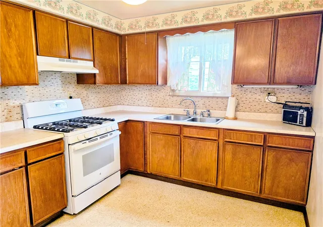 Photo 4 of Single family home for sale at 824 6th Street, Verona, PA 15147 | MLS# 1772776 | Listing updated on 2026-10-19