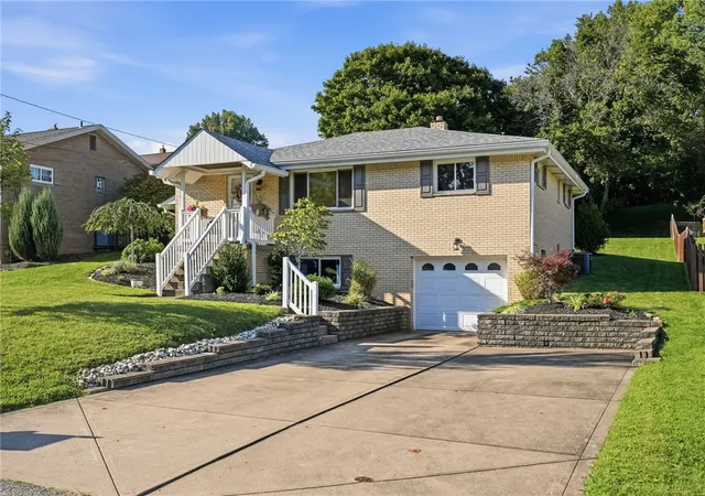 Photo 3 of Sale Pending at 13 Eichelberger Dr, Robinson Twp, PA 15108 | MLS# 1772700 | Listing updated on 2026-09-06