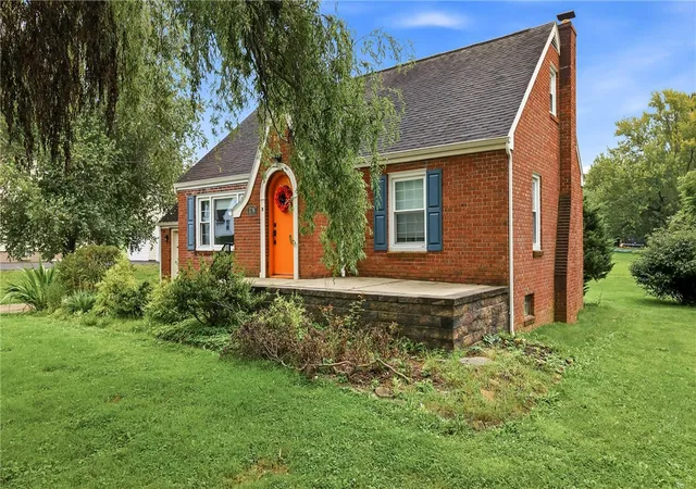 Photo 3 of Single family home for sale at 17 W Oakwood Way, Neshannock Twp, PA 16105 | MLS# 1772752 | Listing updated on 2026-09-09