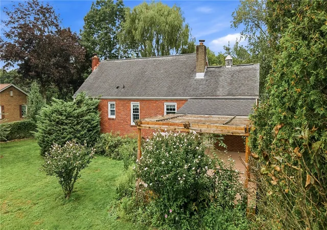 Photo 3 of Single family home for sale at 17 W Oakwood Way, Neshannock Twp, PA 16105 | MLS# 1772752 | Listing updated on 2026-09-09