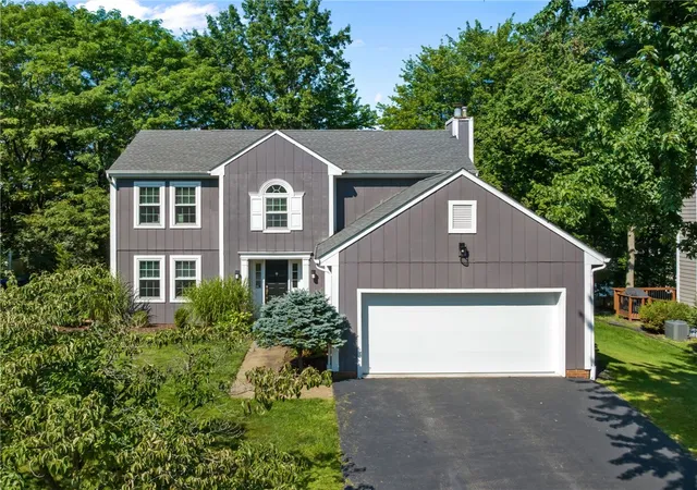 Photo 2 of Single family home for sale at 130 Valley Frg Dr, Cranberry Twp, PA 16066 | MLS# 1772570 | Listing updated on 2026-09-20